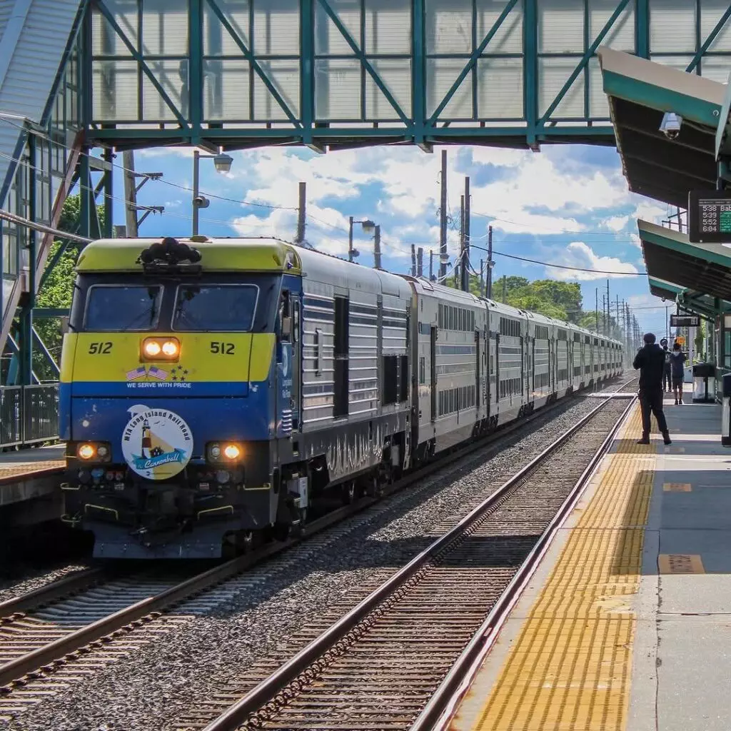 New Hyde Park LIRR Station